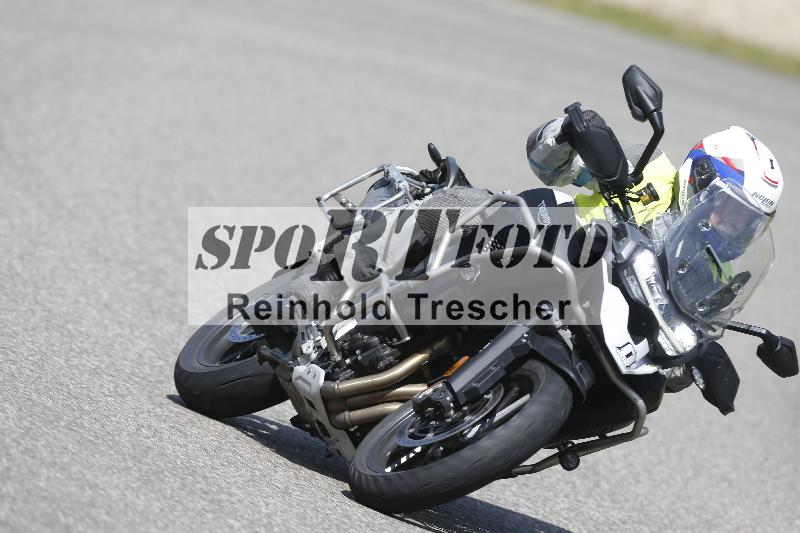 Archiv-2025/09 22.04.2025 Cornu Master School ADR/rot-rouge/0-3